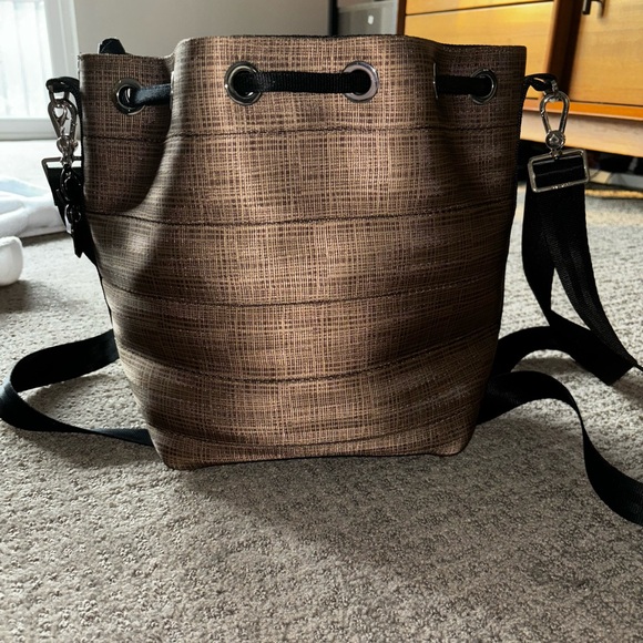 Harvey’s Oogie Boogie 25th Anniversary Edition park hopper - Picture 3 of 7